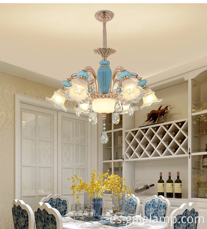 Elegante candelabro de cerámica francesa para el ambiente del comedor